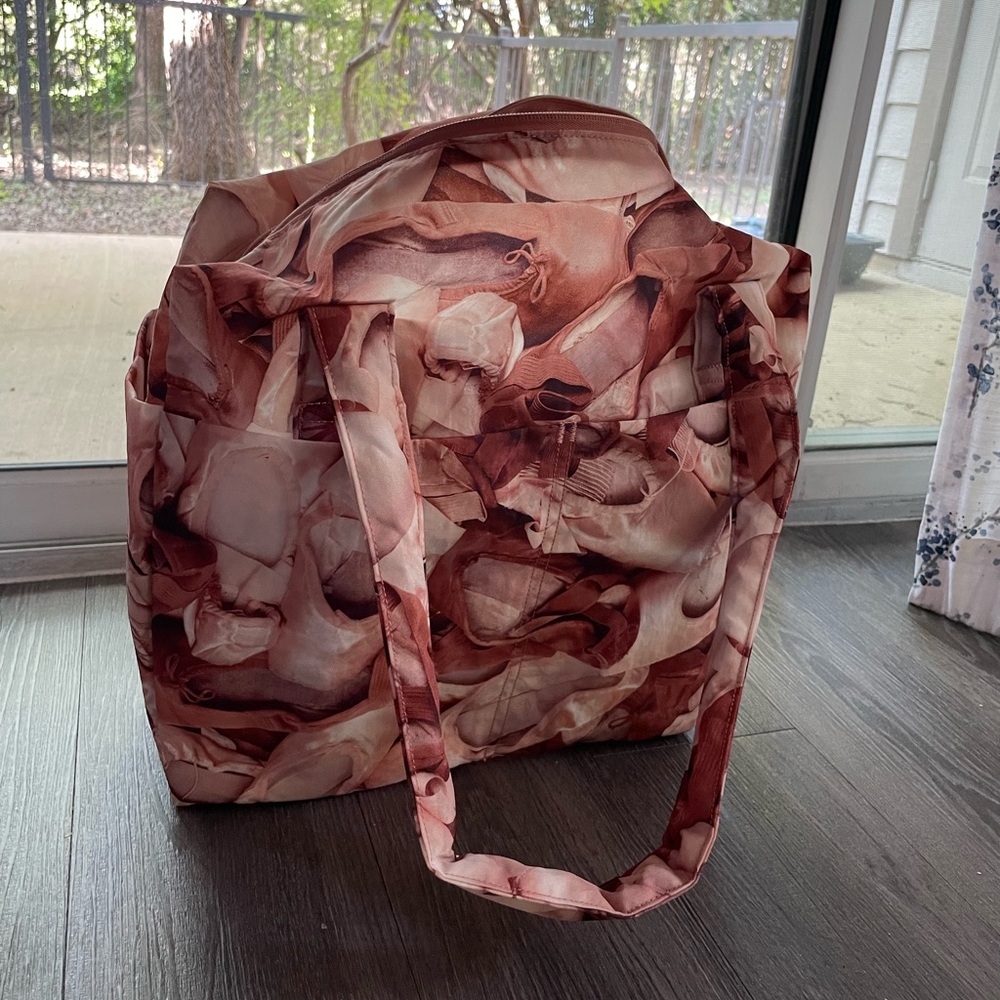 Stylish Women's Tote Bag - Abstract Design